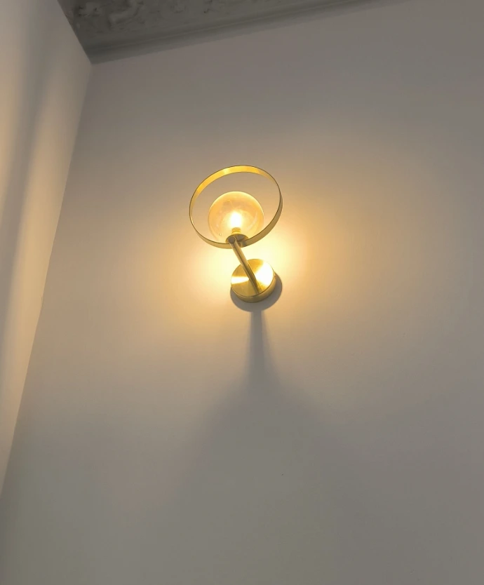 Pose de luminaires encastrés dans une cuisine rénovée