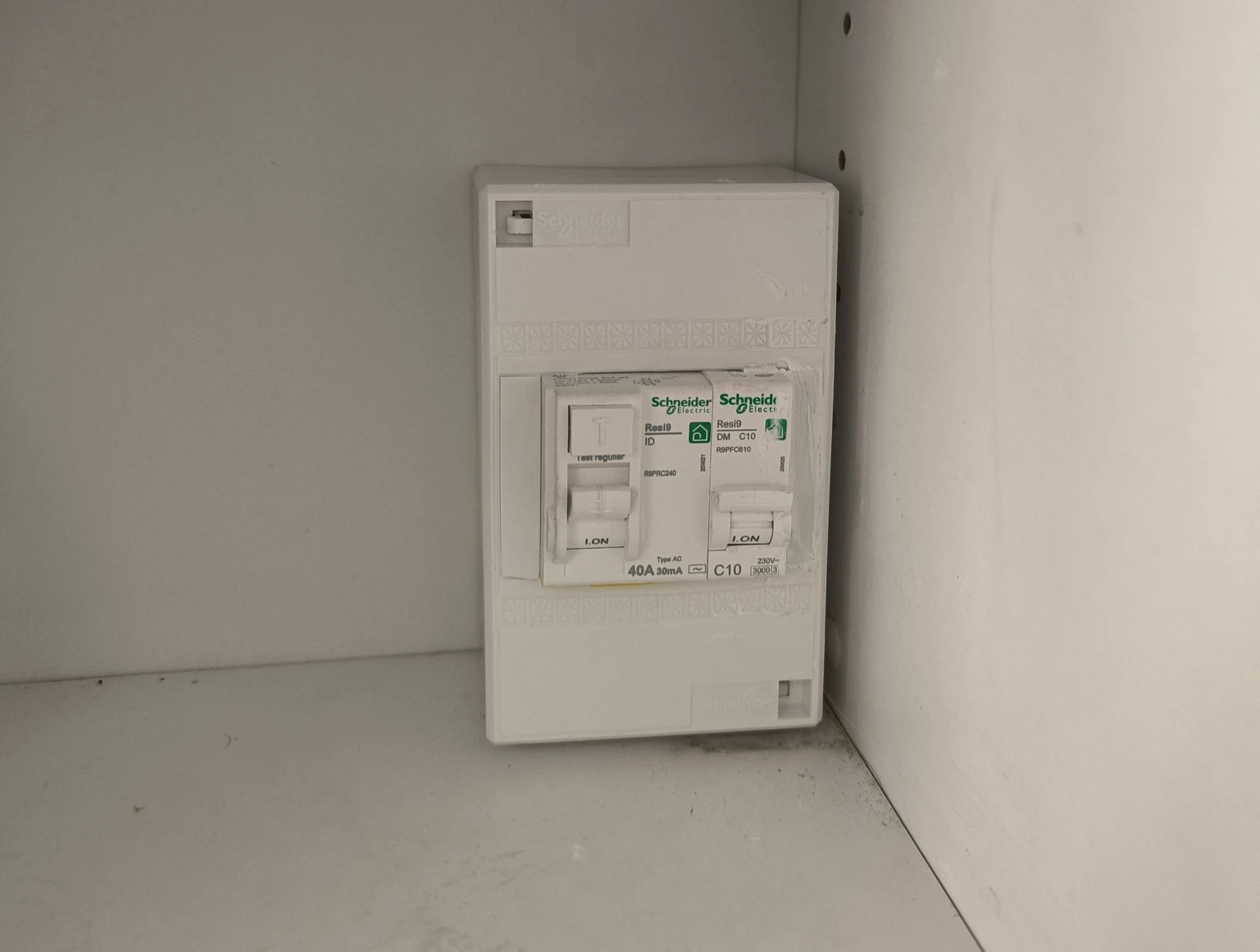 Installation d’un tableau électrique Legrand neuf