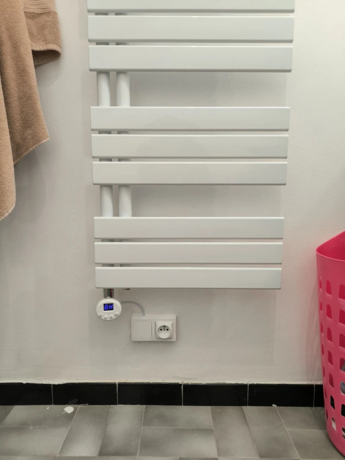 Installation d’un sèche-serviettes électrique dans une salle de bain